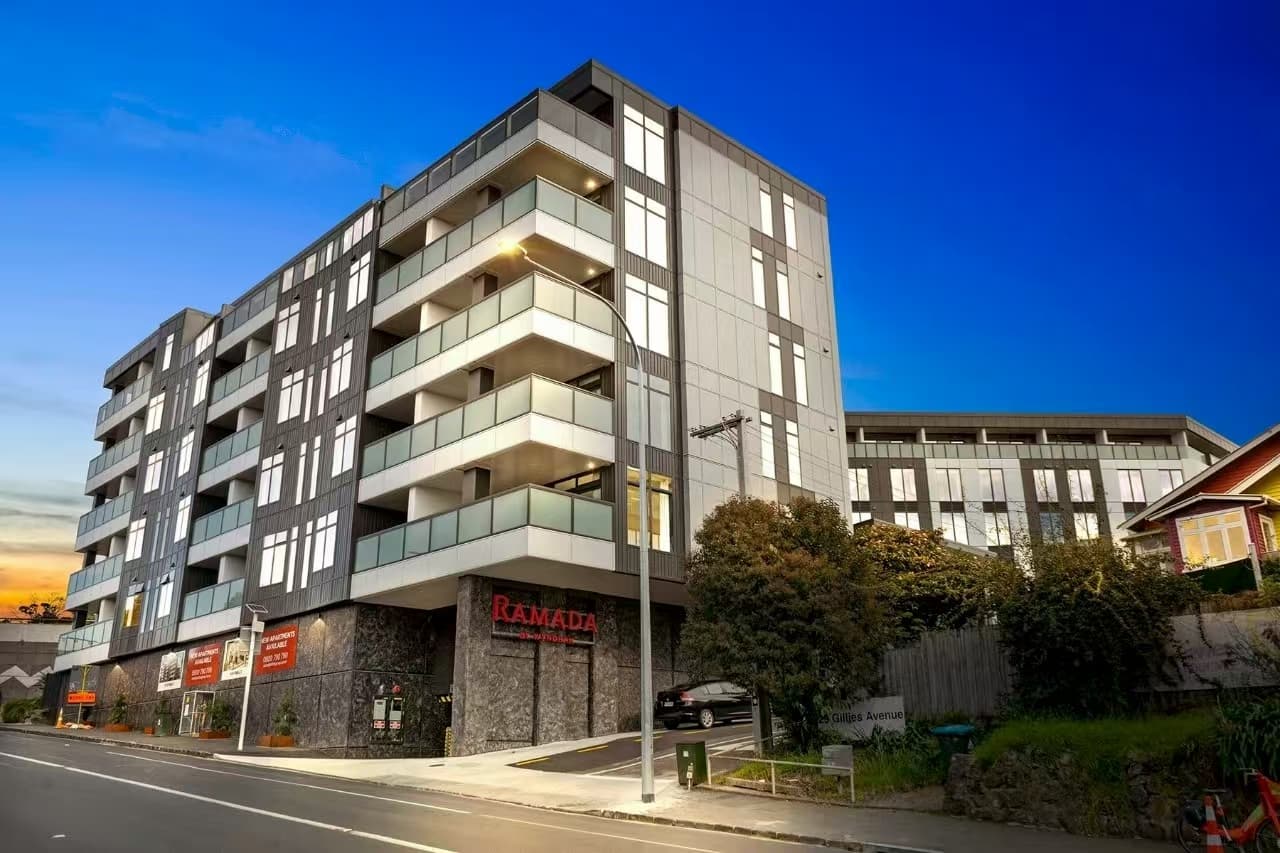 开发商直售--拎包入住!Ramada Newmarket 最后一套全新顶层公寓!欢迎出价!