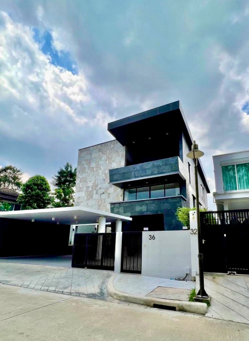 泰国曼谷都会区高档别墅出售